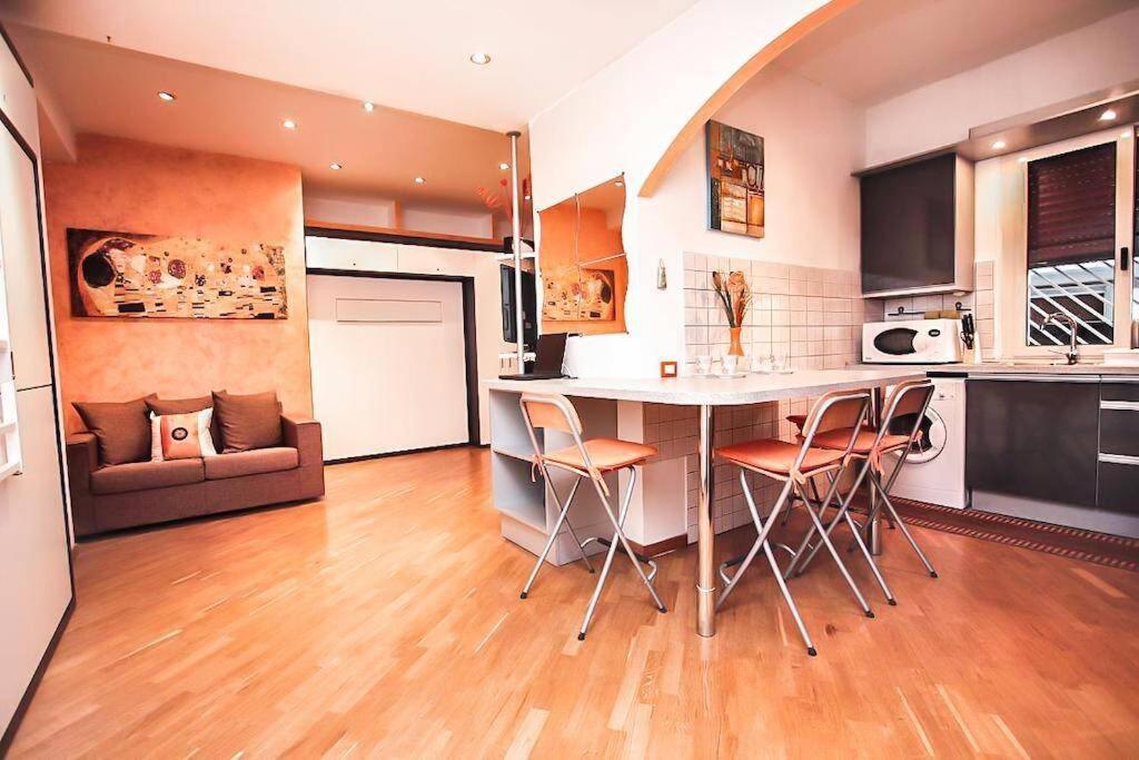 Petite Home In Рим Экстерьер фото